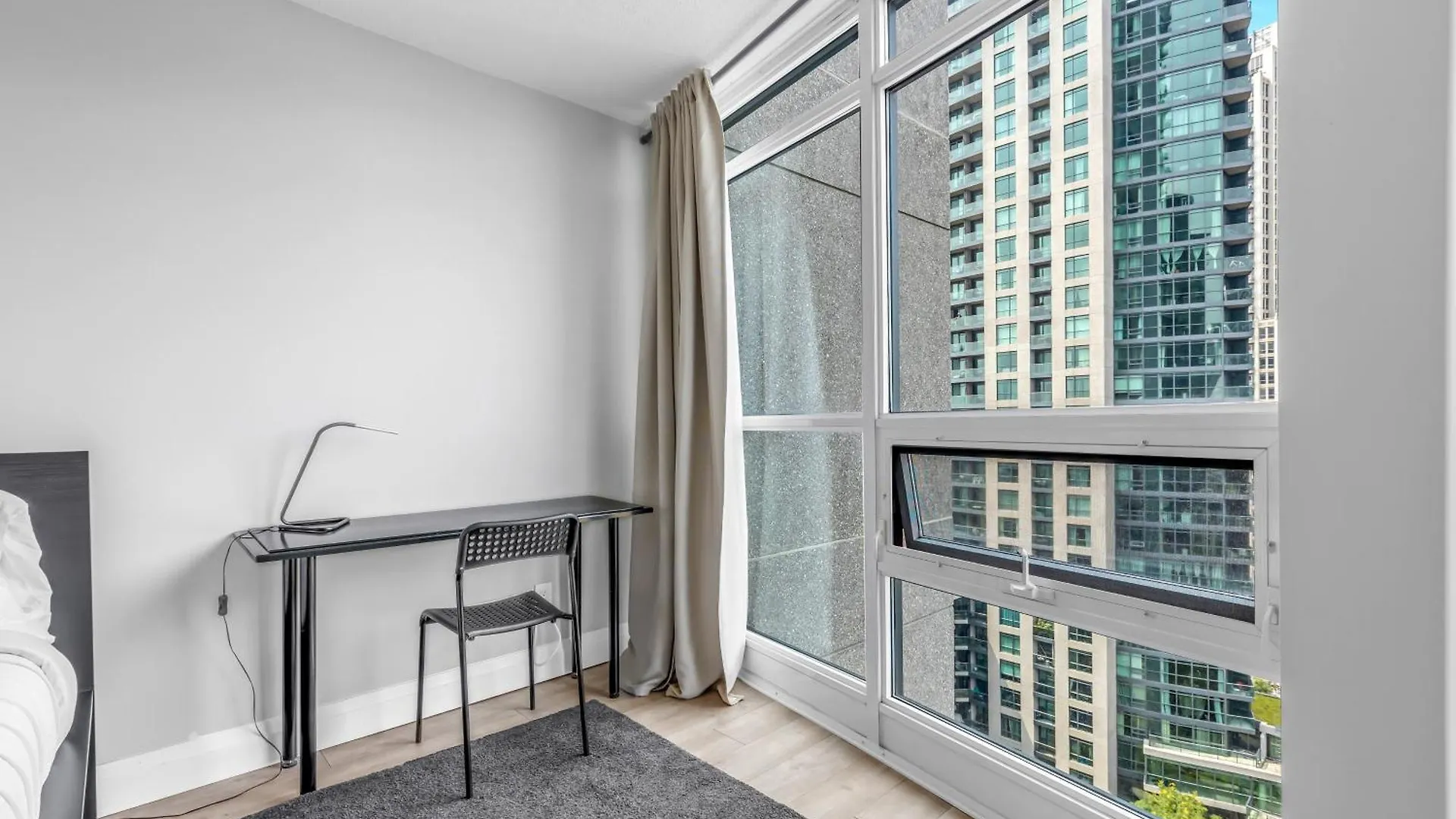 Apartmán 2 Bedroom With City Views With Free Parking And Pool Toronto