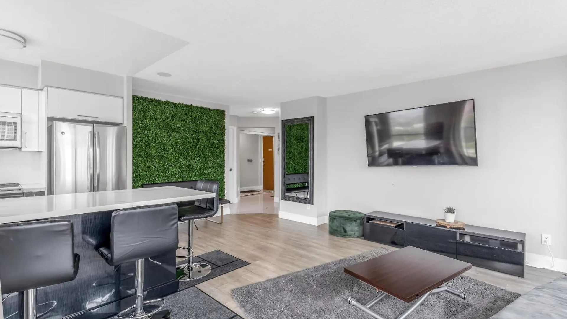Apartmán 2 Bedroom With City Views With Free Parking And Pool Toronto