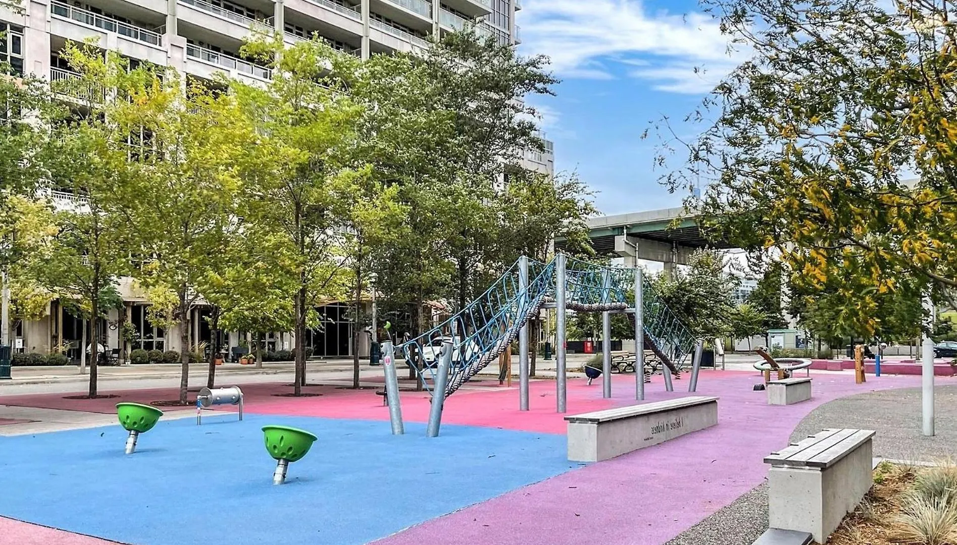 2 Bedroom With City Views With Free Parking And Pool Toronto Canadá